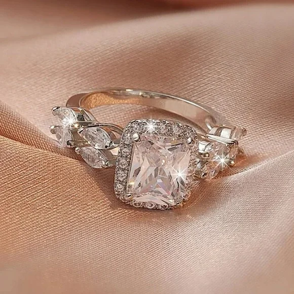 Gorgeous Multi Stone Zircon Ring - Picture 3 of 3